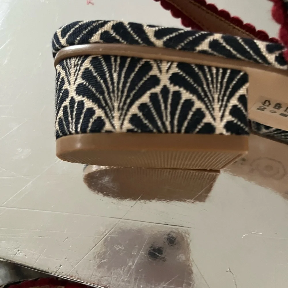 Chinese Laundry Black and Cream Patterned low heel sling back size 8 - Picture 4 of 5